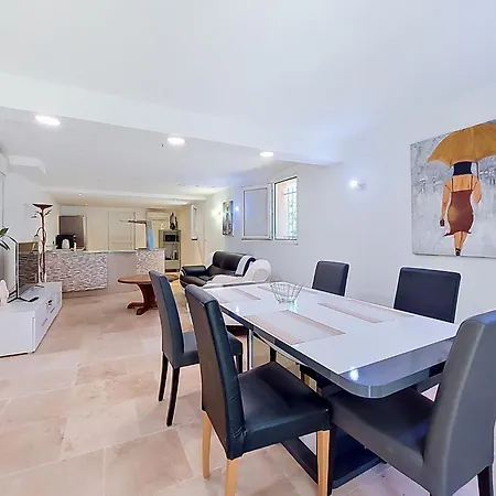 Bas De Anemones By Interhome Bormes-les-Mimosas